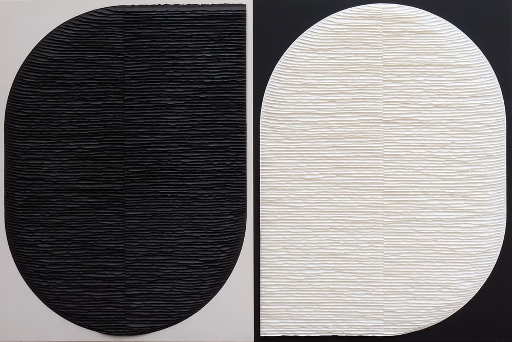 Fernando Daza 'Forma negra sobre blanco y forma blanca sobre negro (díptico)' 2023 Canson papel rasgado a mano, pegado sobre lienzo 81 x 126 cm.